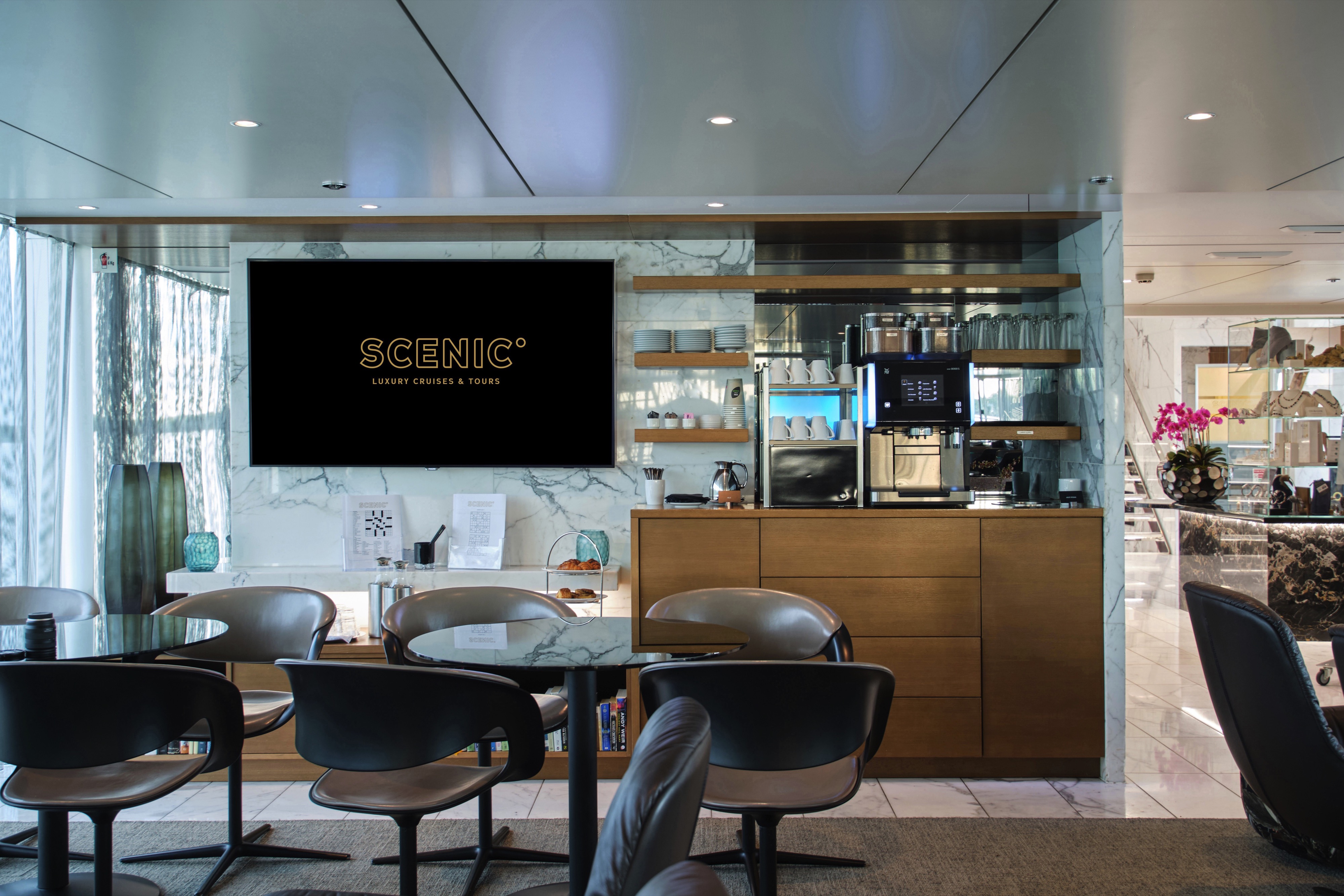 Scenic Amber - Panorama Lounge & Bar